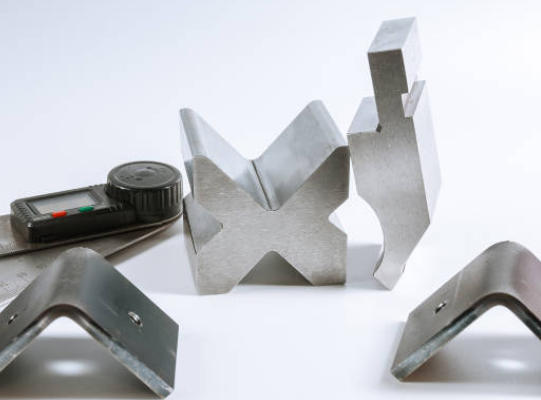 Fornitori ed esportatori di punzoni e matrici CNC della Slovacchia